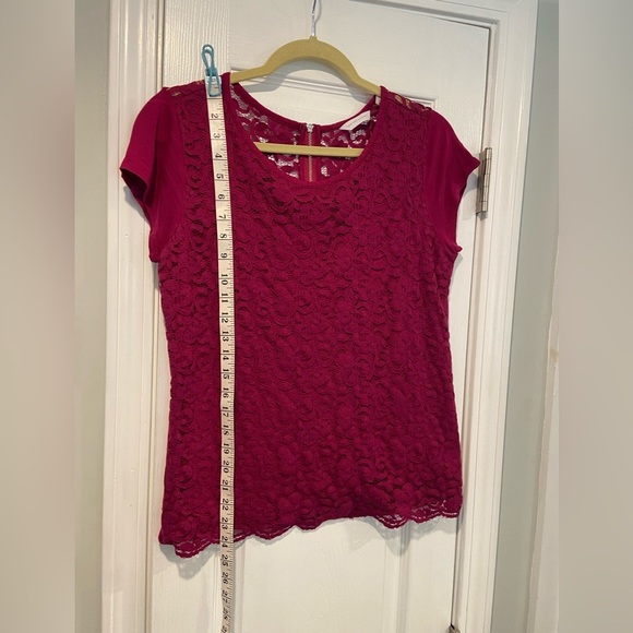 New York & Co Size M Magenta Lace Short Sleeve Stretch Zip Back Top - Picture 6 of 14